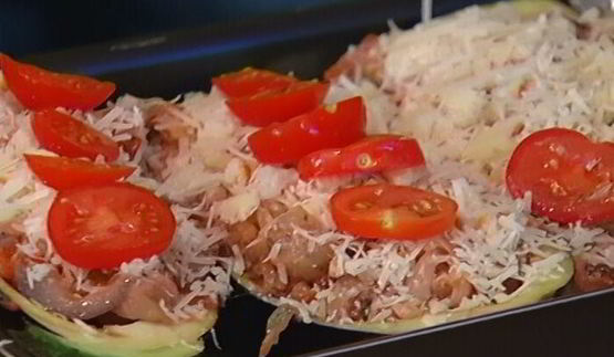 баклажаны, фаршированные овощами и сыром