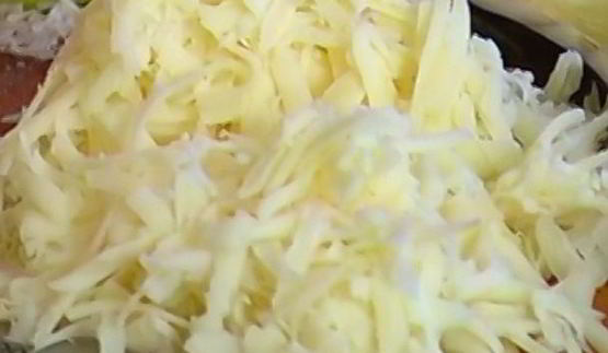 баклажаны, фаршированные овощами и сыром