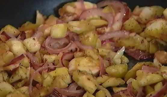 баклажаны, фаршированные овощами и сыром