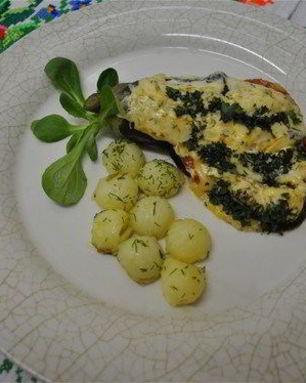 Баклажаны с помидорами и сыром