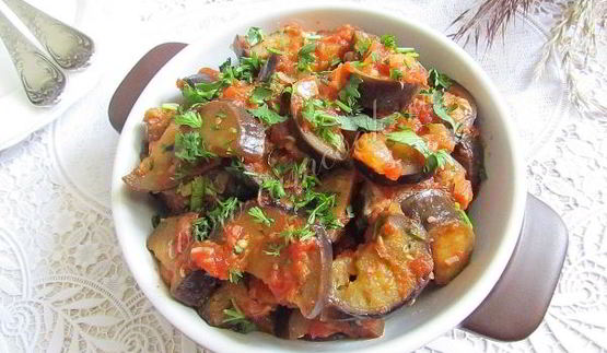 баклажаны тушеные в томате