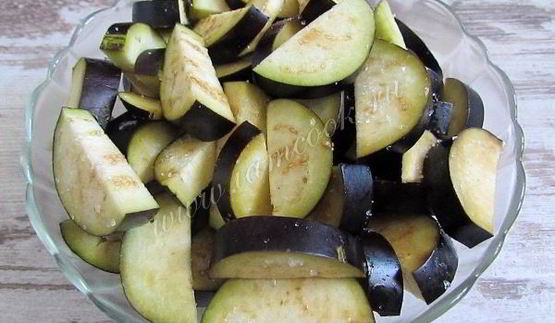 баклажаны тушеные в томате