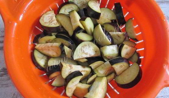баклажаны тушеные в томате