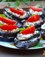 Баклажаны запеченные на гриле с адыгейским сыром