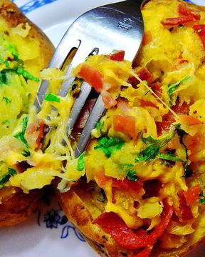 Дважды запеченный картофель с двумя начинками