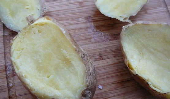 дважды запеченный картофель с двумя начинками