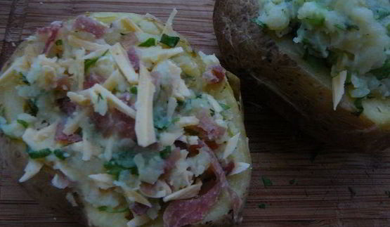 дважды запеченный картофель с двумя начинками