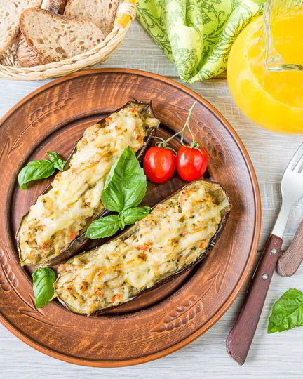 Рецепт фаршированных баклажанов с курицей и овощами