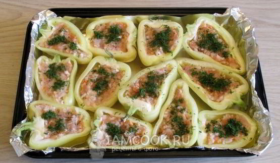 фаршированные половинки перца в духовке