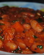 Фасоль с овощами в томате