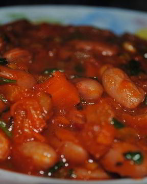 Фасоль с овощами в томате