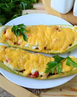 Кабачки, фаршированные куриной грудкой
