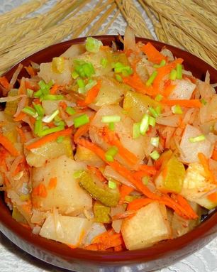 Кабачки с капустой и картошкой в мультиварке