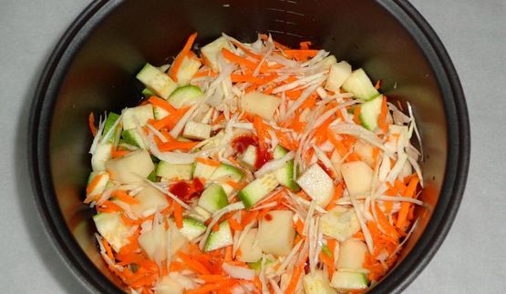 кабачки с капустой и картошкой в мультиварке