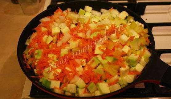 кабачки тушеные с овощами