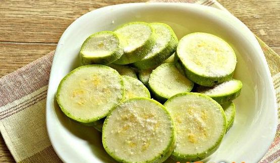 кабачки в панировке