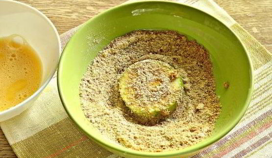 кабачки в панировке