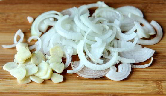 кабачки в томатно-луковом соусе