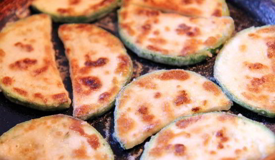 кабачки в томатно-луковом соусе