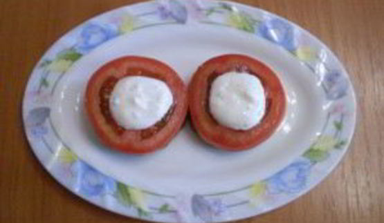 кабачки, жареные с чесноком и помидорами