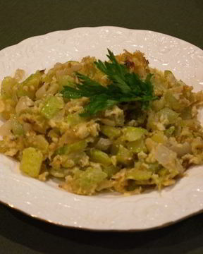 Кабачки жареные с чесноком и яйцом