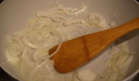 кабачки жареные с чесноком и яйцом