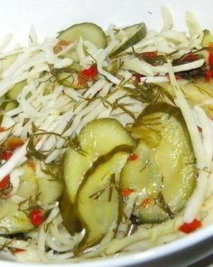 Капуста с огурцами в маринаде