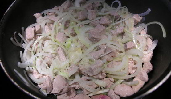 капуста, тушенная со свининой