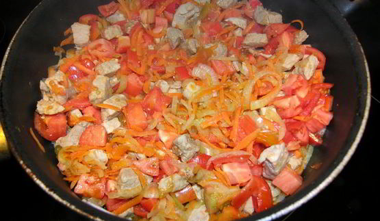 капуста, тушенная со свининой