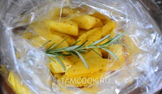 картофель, запеченный в рукаве