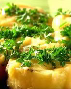 Картошка, фаршированная перепелиными яйцами