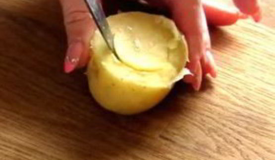 картошка, фаршированная перепелиными яйцами