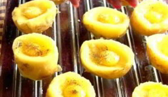 картошка, фаршированная перепелиными яйцами