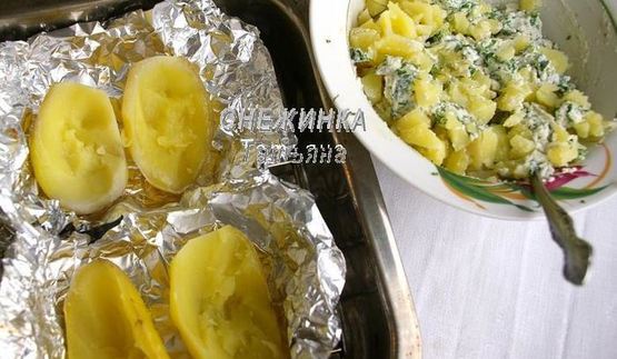 печеный картофель, фаршированный начинкой из рикотты, шпината и зелени