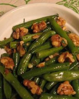 Стручковая фасоль с грецкими орехами