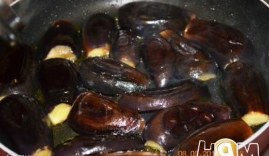 сырдаг — жареные баклажаны с помидорами