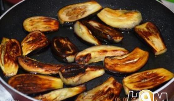 сырдаг — жареные баклажаны с помидорами