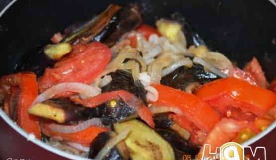 сырдаг — жареные баклажаны с помидорами