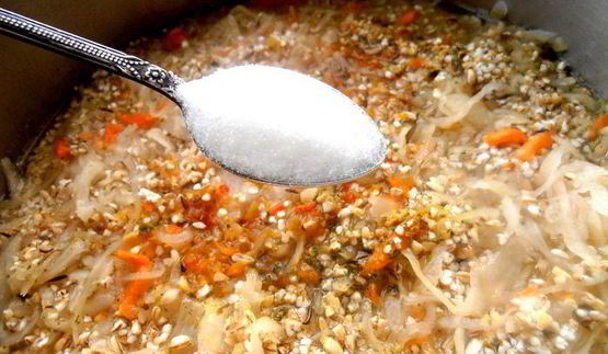 томленая капуста с рулькой по-эстонски