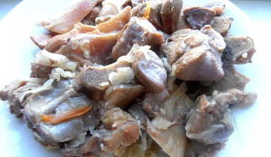 томленая капуста с рулькой по-эстонски