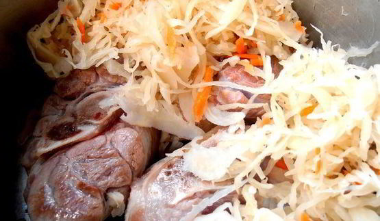 томленая капуста с рулькой по-эстонски