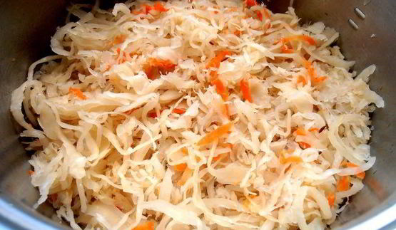 томленая капуста с рулькой по-эстонски