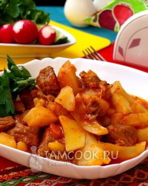 Тушеная картошка с говядиной в кастрюле