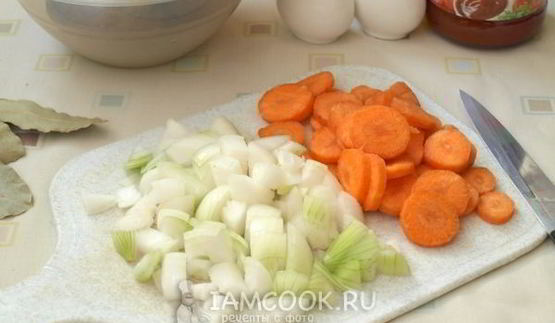 тушеная картошка с говядиной в кастрюле