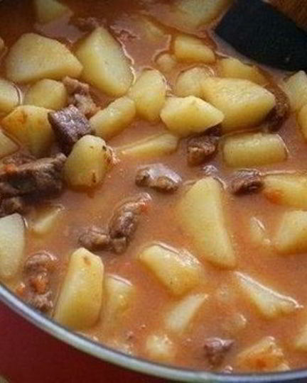 Рецепт тушеного картофеля с говядиной и помидорами