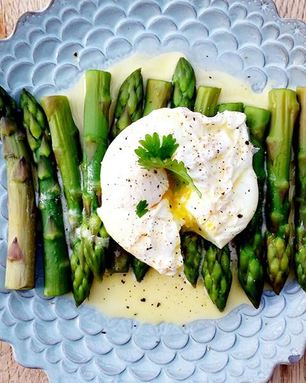 Вареная спаржа зеленая