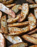 Запеченный картофель дольками