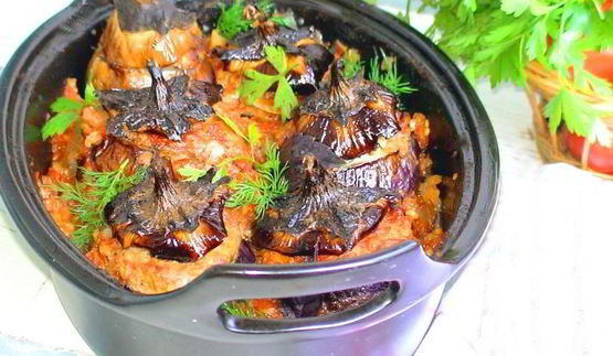 запеченные фаршированные баклажаны в томатном соусе