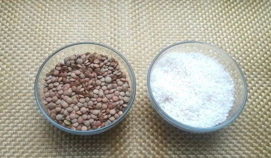 запеченные перцы с тунцом, рисом и чечевицей