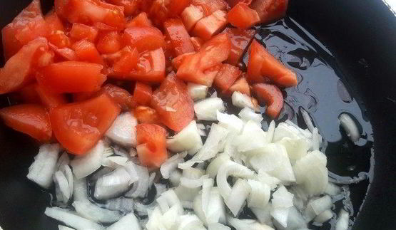 запеченные перцы с тунцом, рисом и чечевицей